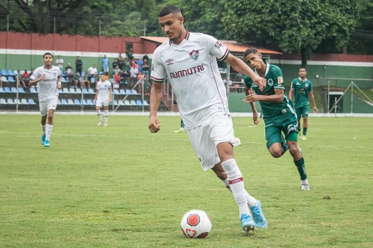 Fluminense está perto de emprestar jovem lateral Jefté a clube do Chipre