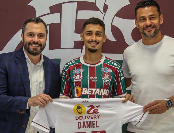Fluminense oficializa retorno do meia Daniel, que estava no Bahia