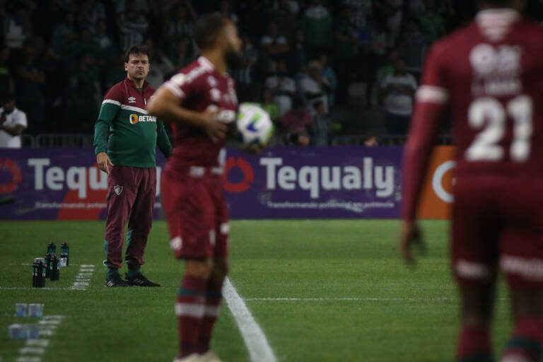 Fluminense vai mudar a escalação mais uma vez diante do Santos no Brasileiro