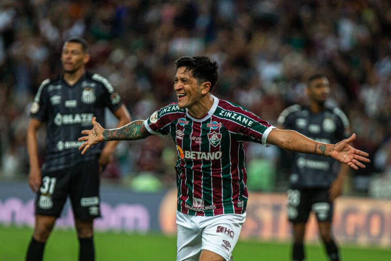 João Paulo pega pênalti, mas Santos não suporta pressão e perde para o Fluminense pelo Brasileirão