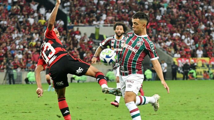 Leo Fernández estreia pelo Fluminense e recebe elogios de Fernando Diniz