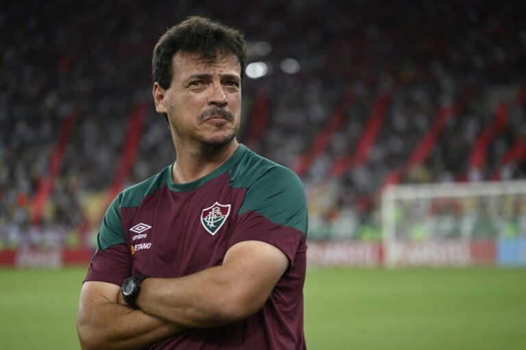 Nome de Diniz é vaiado em apresentação no Maracanã antes de Fluminense x Inter