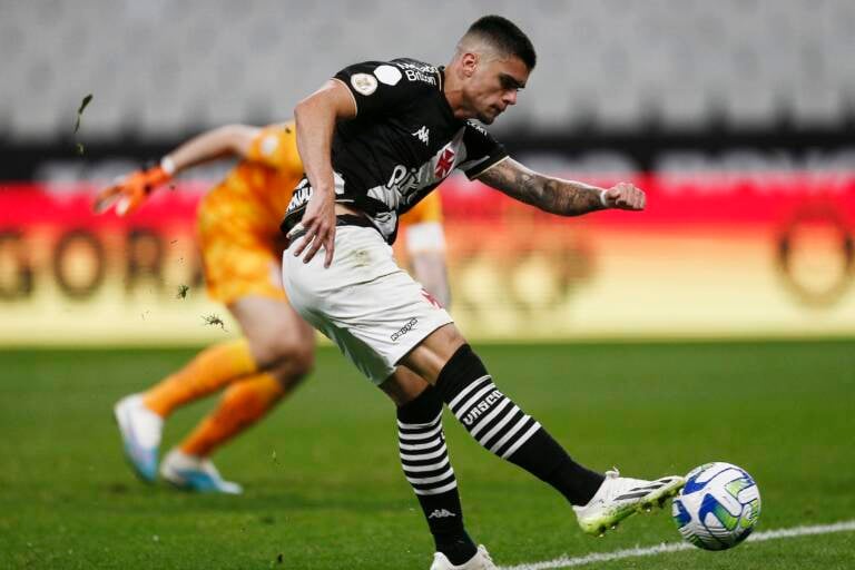 Gabriel Pec marca primeiro gol do Vasco na Neo Química Arena, mas tabu de vitórias continua