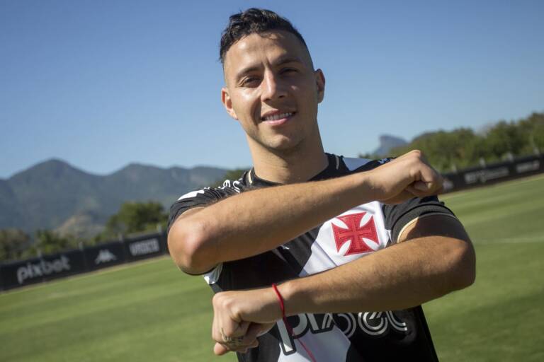 Inscrito no BID, Vasco pode ter Sebastian Ferreira contra o Corinthians