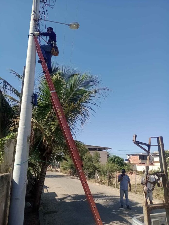 SERVIÇOS DE ILUMINAÇÃO PÚBLICA POR TODO ITAPEMIRIM 