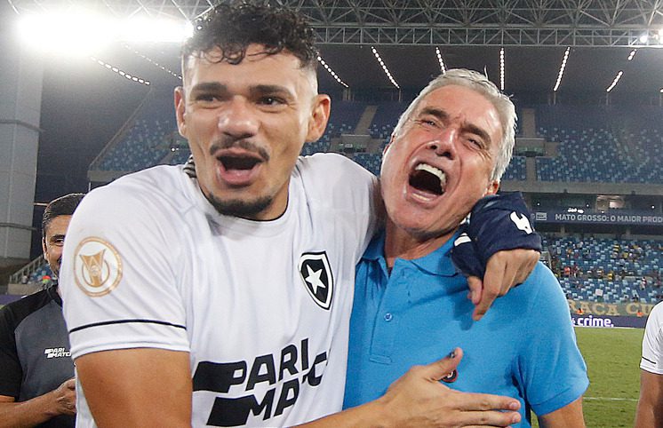 Luís Castro publica mensagem de despedida do Botafogo: “Continuem a viagem”