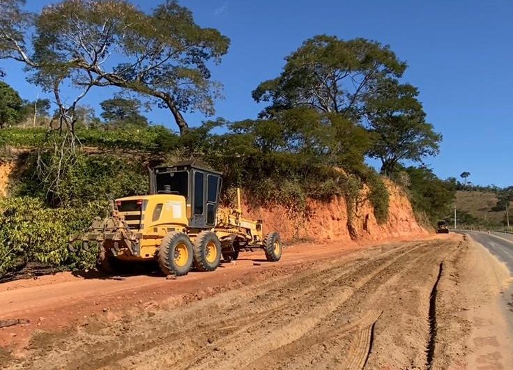 OBRAS NA ESTRADA DO CASCATINHA DO MILANEZ