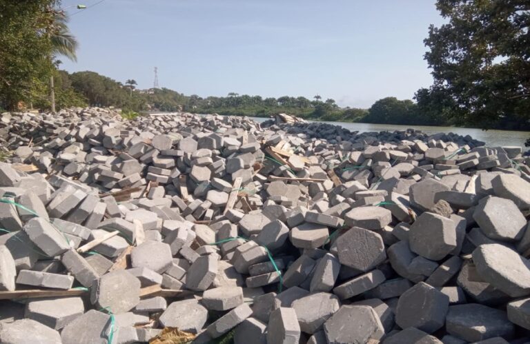 PODER PÚBLICO MUNICIPAL PRESENTE: MAIS 1.400 M² DE CALÇAMENTO NO BAIRRO PORTO