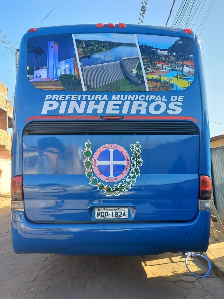 PREFEITURA DE PINHEIROS REVITALIZA ÔNIBUS
