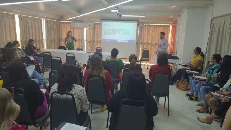 PROFISSIONAIS DA EDUCAÇÃO FAZEM CURSO PARA APLICAÇÃO DO MÉTODO ABA