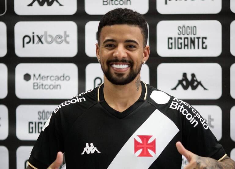 Paulinho chega ao Vasco prometendo trabalho: “Vamos voltar a vencer”