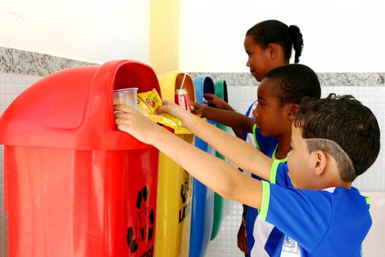 Reciclagem em escolas é objeto de proposta
