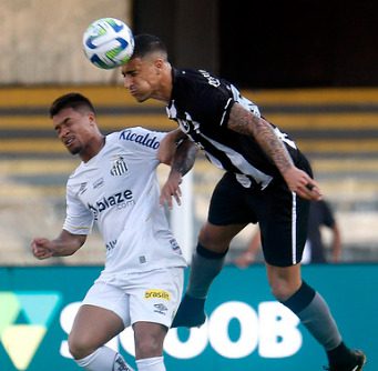 Santos abre vantagem, mas sofre empate do Botafogo na Vila Belmiro