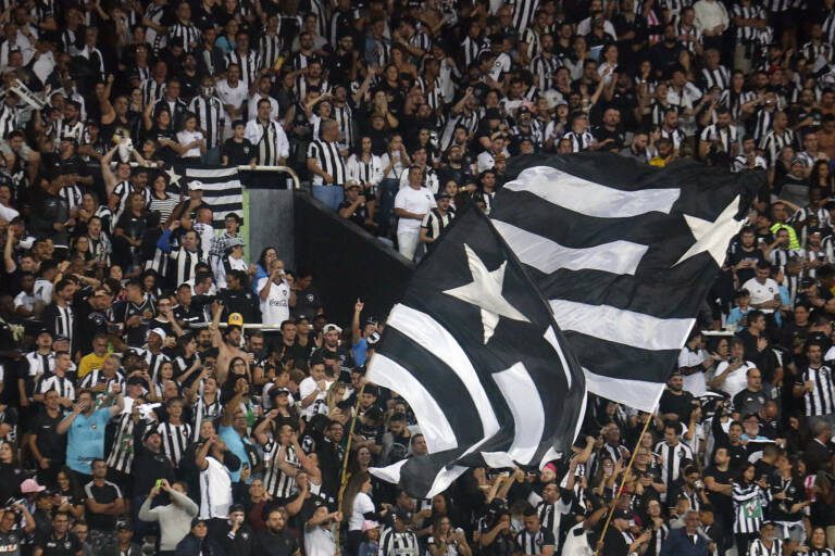 Torcida do Botafogo esgota ingressos para duelo de domingo com o Coritiba