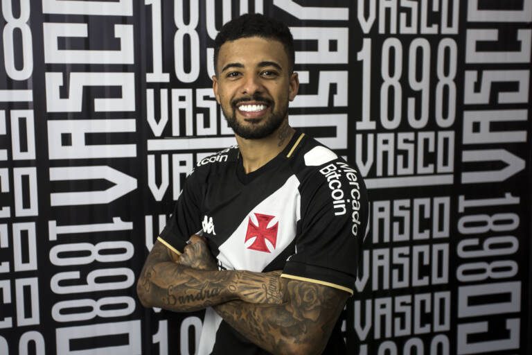 Vasco anuncia o meio-campista Paulinho, 4ª contratação do clube na janela