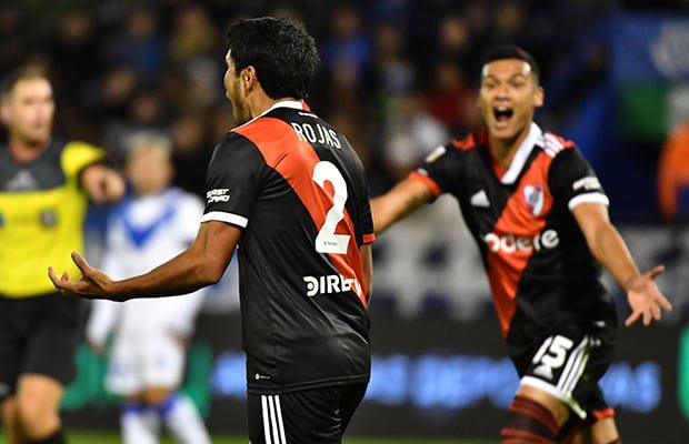 Vasco avança na contratação do zagueiro Robert Rojas, do River Plate