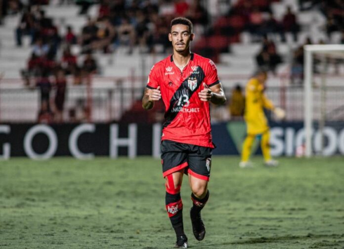 Vasco fica mais perto de acerto com o lateral esquerdo Jefferson