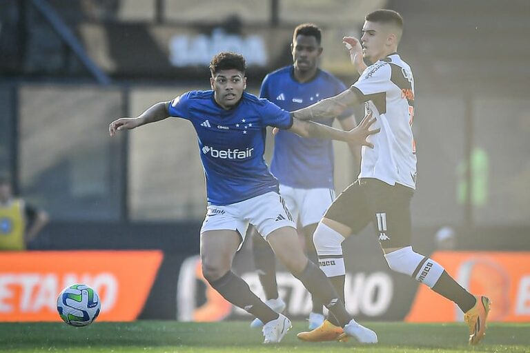 Vasco perde para o Cruzeiro em São Januário e segue no Z4 do Brasileirão