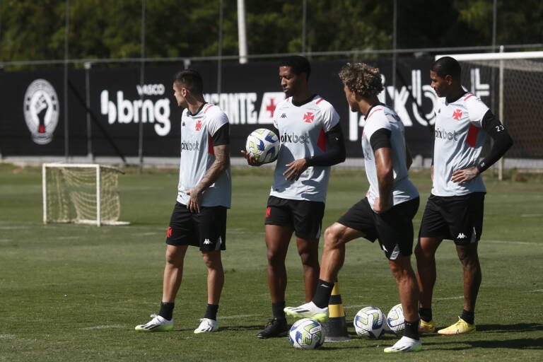 Vasco x Athletico-PR: informações, prováveis escalações e onde assistir ao jogo do Brasileirão