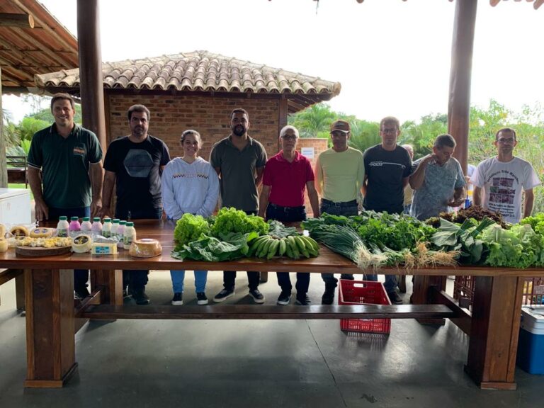 Produtores Rurais de Guarapari apresentam seus produtos para representantes da Samarco