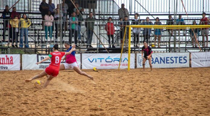 
                    ​Estadual de beach soccer continua neste fim de semana nas areias de Vila Velha                
