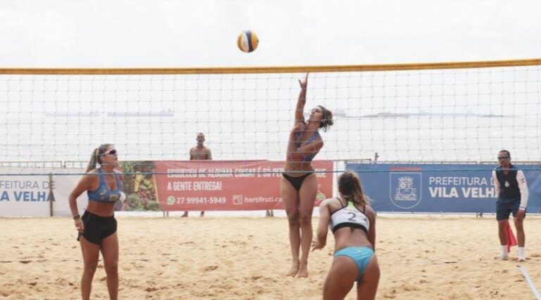 
                    ​Torneio de vôlei de praia reúne atletas de diversas idades nas areias da cidade                
