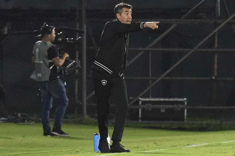 Bruno Lage elogia atuação do Botafogo na Sul-Americana e valoriza classificação