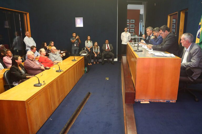 Colegiado recebe cooperativa de crédito