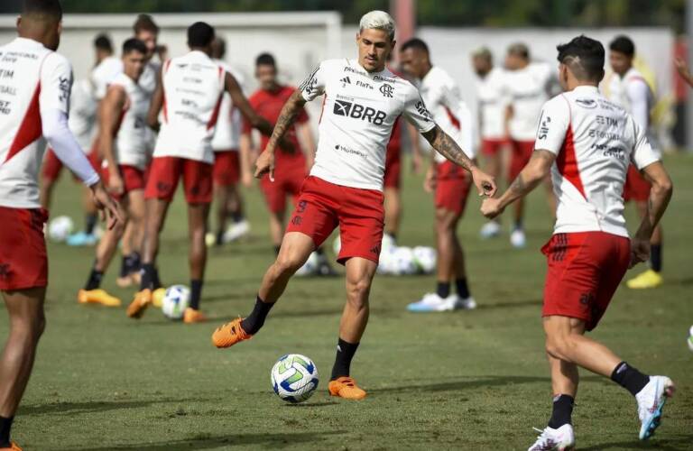 Após polêmica, Pedro volta aos treinos no Flamengo às vésperas da Libertadores