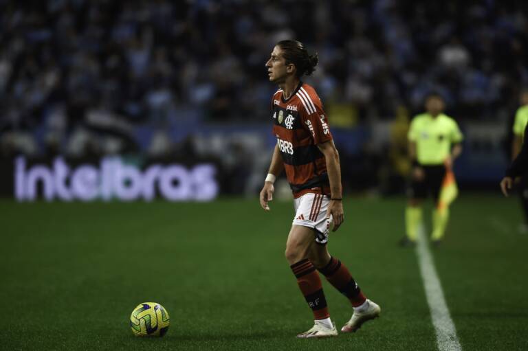 Com dores, Filipe Luís e Léo Pereira desfalcam o Flamengo contra o Olimpia