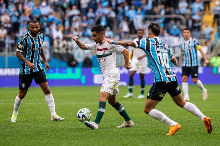 Cano põe Fluminense na frente, mas Grêmio busca virada pelo Brasileirão
