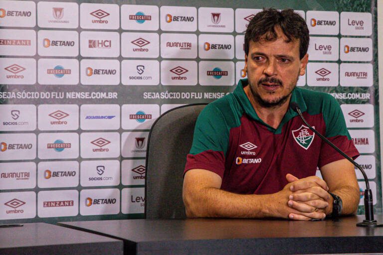 Diniz rechaça favoritismo do Fluminense contra o Olímpia na Libertadores: “Tem o nosso total respeito”