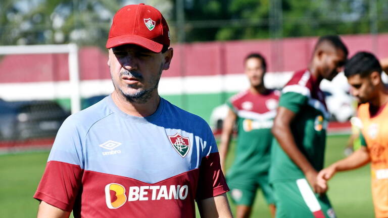 Fernando Diniz define nesta sexta substitutos de Nino e de André para jogo com Palmeiras