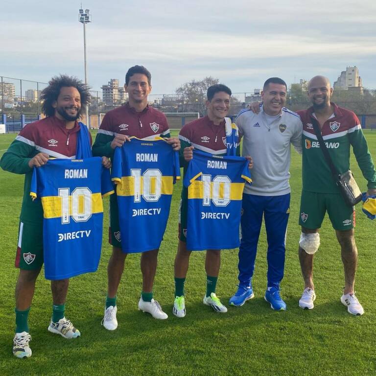 Ídolo do Boca Juniors, Riquelme visita treino do Fluminense antes de jogo na Argentina