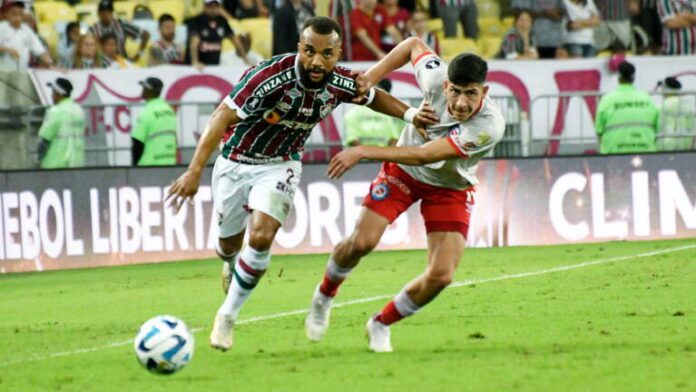 Samuel Xavier exalta classificação do Fluminense e prevê clássico na Libertadores