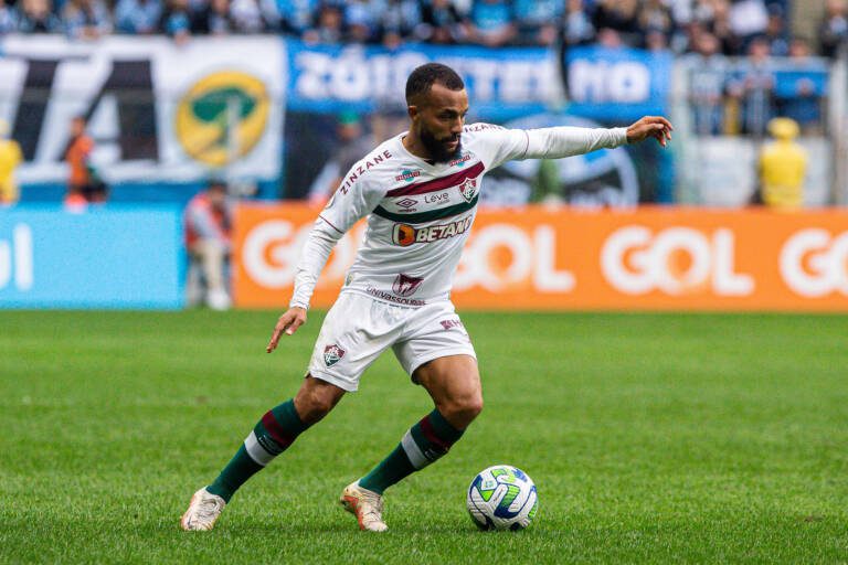 Samuel Xavier lamenta erros de marcação em derrota do Fluminense