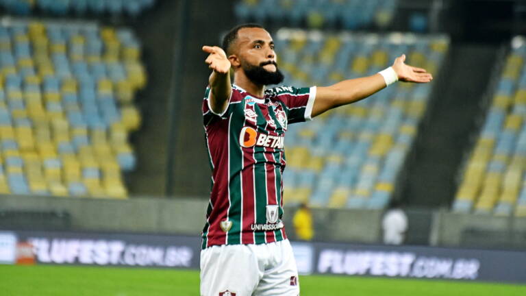 Samuel Xavier prega foco do Fluminense no Brasileirão após classificação na Libertadores