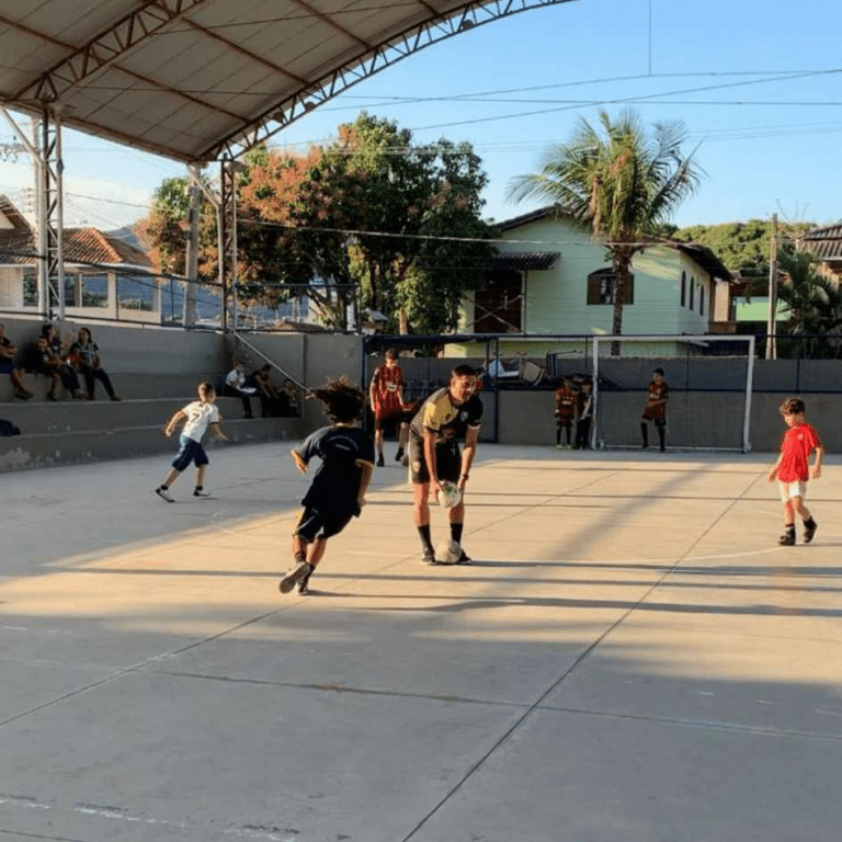 PROJETO VIVA ESPORTES OFERECE AULA DE FUTSAL EM ITAIPAVA