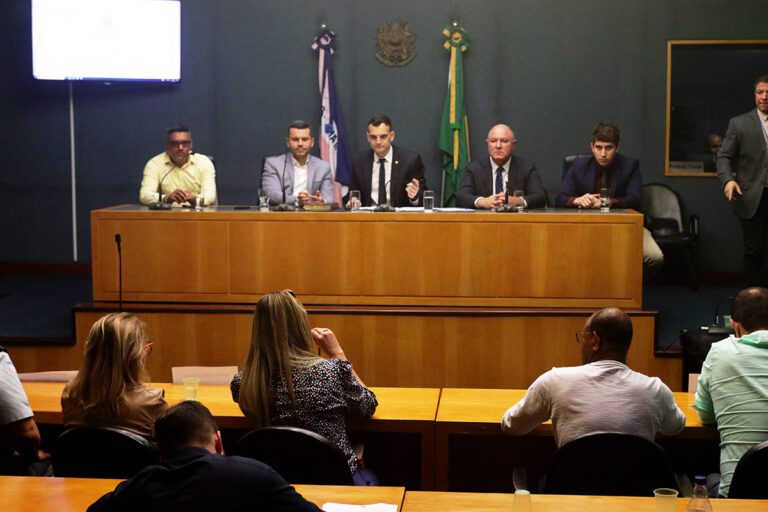 Manutenção de escolas cívico-militares em debate