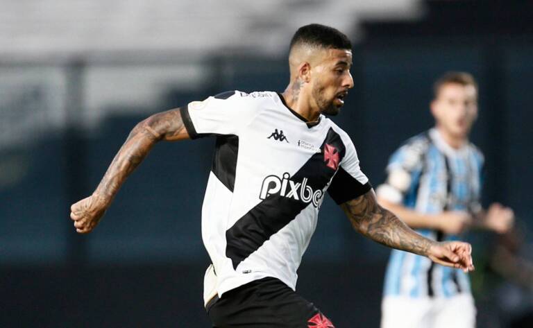 Paulinho destaca “vitória no momento certo” para dar confiança ao Vasco
