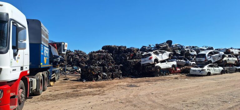 Polícia encaminha para reciclagem mais de mil veículos sucatas que estavam em pátios por todo o Estado