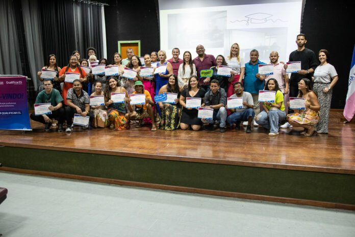 Prefeitura de Piúma realiza formatura de 62 alunos do programa Qualificar ES