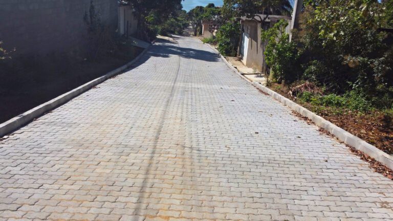 Prefeitura está pavimentando cinco ruas no Portinho