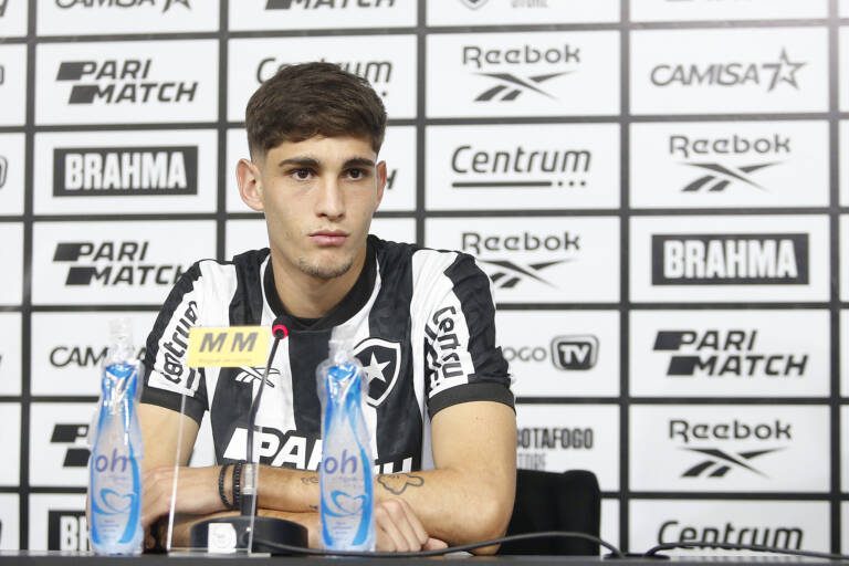 Valentín Adamo é regularizado no BID e pode estrear pelo Botafogo contra o São Paulo