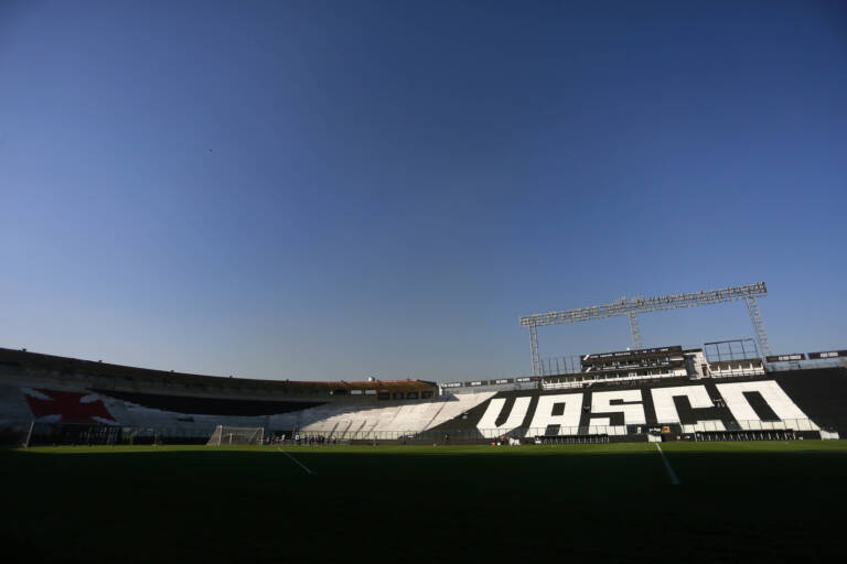 Vasco apresenta plano de ação para voltar a jogar em São Januário com torcida