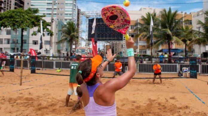 
                    ​Campeonato estadual de beach tennis atrai centenas de atletas a Vila Velha                
