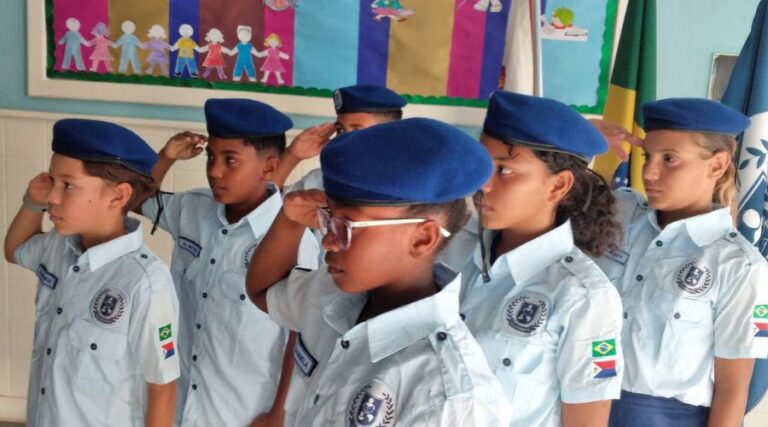 
                    ​Dia do Soldado: alunos de escola cívico-militar participam de cerimônia oficial                
