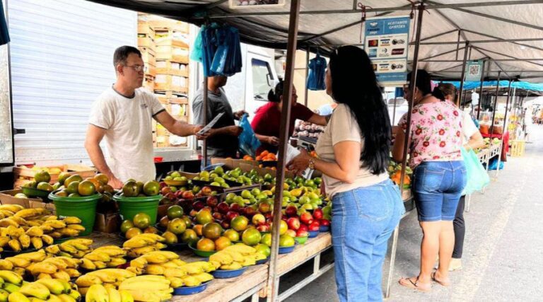 
                    ​Feirantes recebem orientações de prevenção a febre maculosa                
