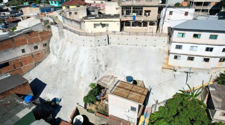 
                    ​Ilha da Conceição recebe contenção de encosta e nova praça                
