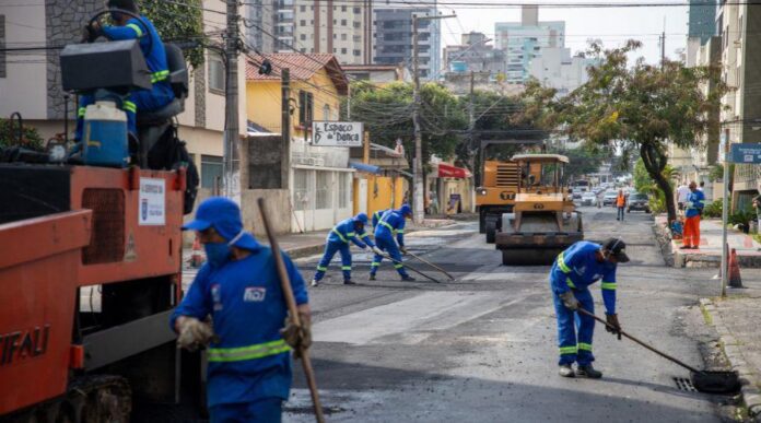 
                    ​Programa Asfalto Novo inicia recapeamento da rua São Paulo, em Itapuã                
